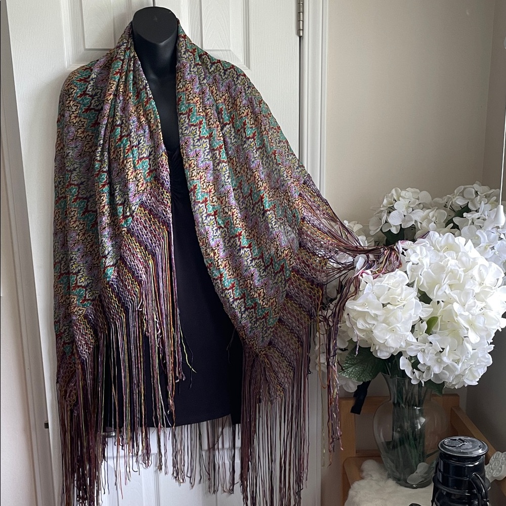 Stunning Piano Shawl!!! Wow. ☺️ Fringe and Colour and Fringe Oh My! Large Square - Picture 6 of 16